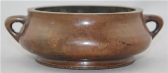 A Chinese bronze two handled censer, Gui, Xuande two character mark, 19cm.